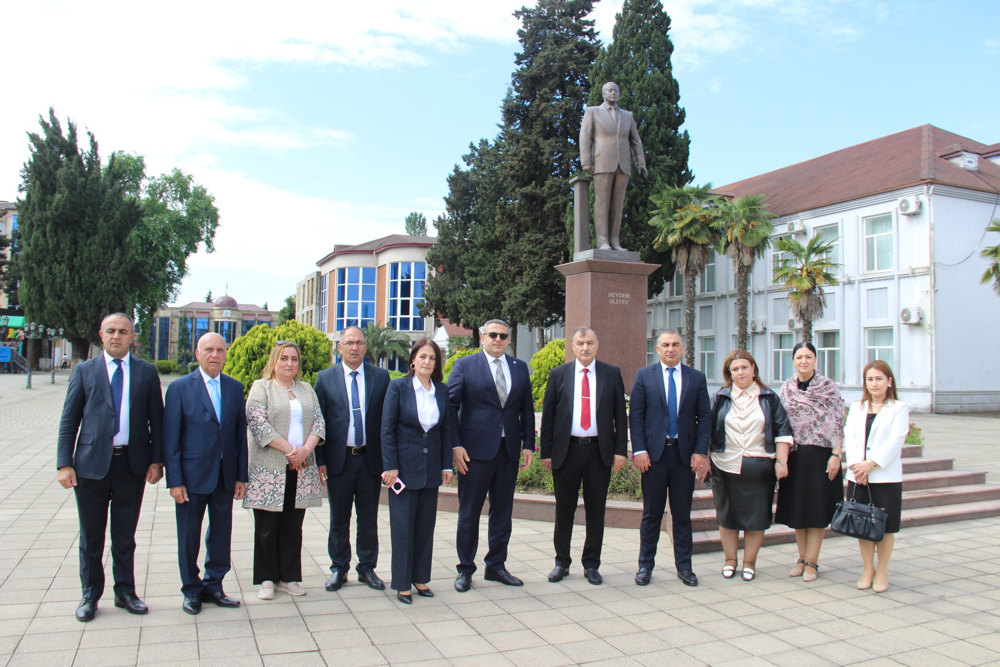 Yeni Azərbaycan Partiyası Astara Rayon Təşkilatı  və Astara Pedaqoji Kollecinin birgə təşkilatçılığı ilə “Konstitusiya və Suverenlik İli” çərçivəsində Heydər Əliyevin anadan olmasının 102-ci ildönümü münasibəti İlə “Heydər Əliyev Müstəqil Azərbaycan Konstitusiyasının Yaradıcısı və Milli Dövlətçiliyimizin Memarı kimi” adlı konfrans