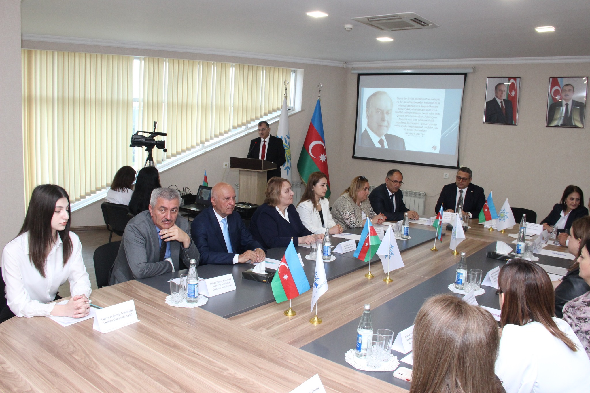Yeni Azərbaycan Partiyası Astara Rayon Təşkilatı  və Astara Pedaqoji Kollecinin birgə təşkilatçılığı ilə “Konstitusiya və Suverenlik İli” çərçivəsində Heydər Əliyevin anadan olmasının 102-ci ildönümü münasibəti İlə “Heydər Əliyev Müstəqil Azərbaycan Konstitusiyasının Yaradıcısı və Milli Dövlətçiliyimizin Memarı kimi” adlı konfrans