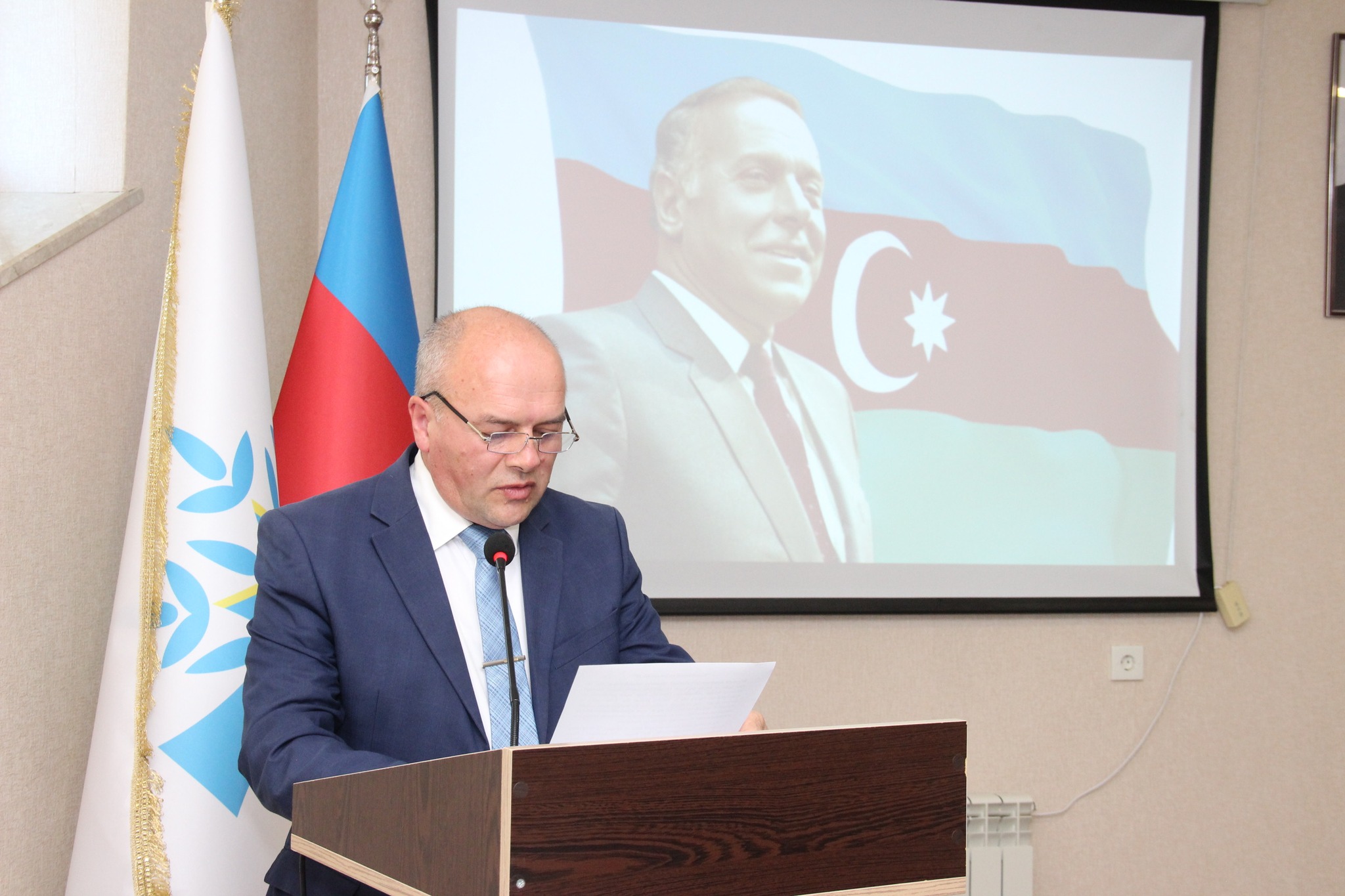 Yeni Azərbaycan Partiyası Astara Rayon Təşkilatı  və Astara Pedaqoji Kollecinin birgə təşkilatçılığı ilə “Konstitusiya və Suverenlik İli” çərçivəsində Heydər Əliyevin anadan olmasının 102-ci ildönümü münasibəti İlə “Heydər Əliyev Müstəqil Azərbaycan Konstitusiyasının Yaradıcısı və Milli Dövlətçiliyimizin Memarı kimi” adlı konfrans
