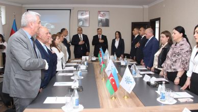 Yeni Azərbaycan Partiyası Astara Rayon Təşkilatı və Astara Pedaqoji Kollecinin birgə təşkilatçılığı ilə “Konstitusiya və Suverenlik İli” çərçivəsində Heydər Əliyevin anadan olmasının 102-ci ildönümü münasibəti İlə “Heydər Əliyev Müstəqil Azərbaycan Konstitusiyasının Yaradıcısı və Milli Dövlətçiliyimizin Memarı kimi” adlı konfrans Yeni Azərbaycan Partiyası Astara Rayon Təşkilatı və Astara Pedaqoji Kollecinin birgə təşkilatçılığı ilə “Konstitusiya və Suverenlik İli” çərçivəsində Heydər Əliyevin anadan olmasının 102-ci ildönümü münasibəti İlə “Heydər Əliyev Müstəqil Azərbaycan Konstitusiyasının Yaradıcısı və Milli Dövlətçiliyimizin Memarı kimi” adlı konfrans