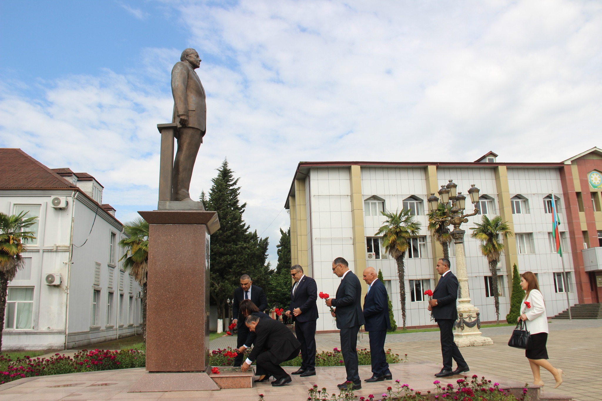 Yeni Azərbaycan Partiyası Astara Rayon Təşkilatı  və Astara Pedaqoji Kollecinin birgə təşkilatçılığı ilə “Konstitusiya və Suverenlik İli” çərçivəsində Heydər Əliyevin anadan olmasının 102-ci ildönümü münasibəti İlə “Heydər Əliyev Müstəqil Azərbaycan Konstitusiyasının Yaradıcısı və Milli Dövlətçiliyimizin Memarı kimi” adlı konfrans
