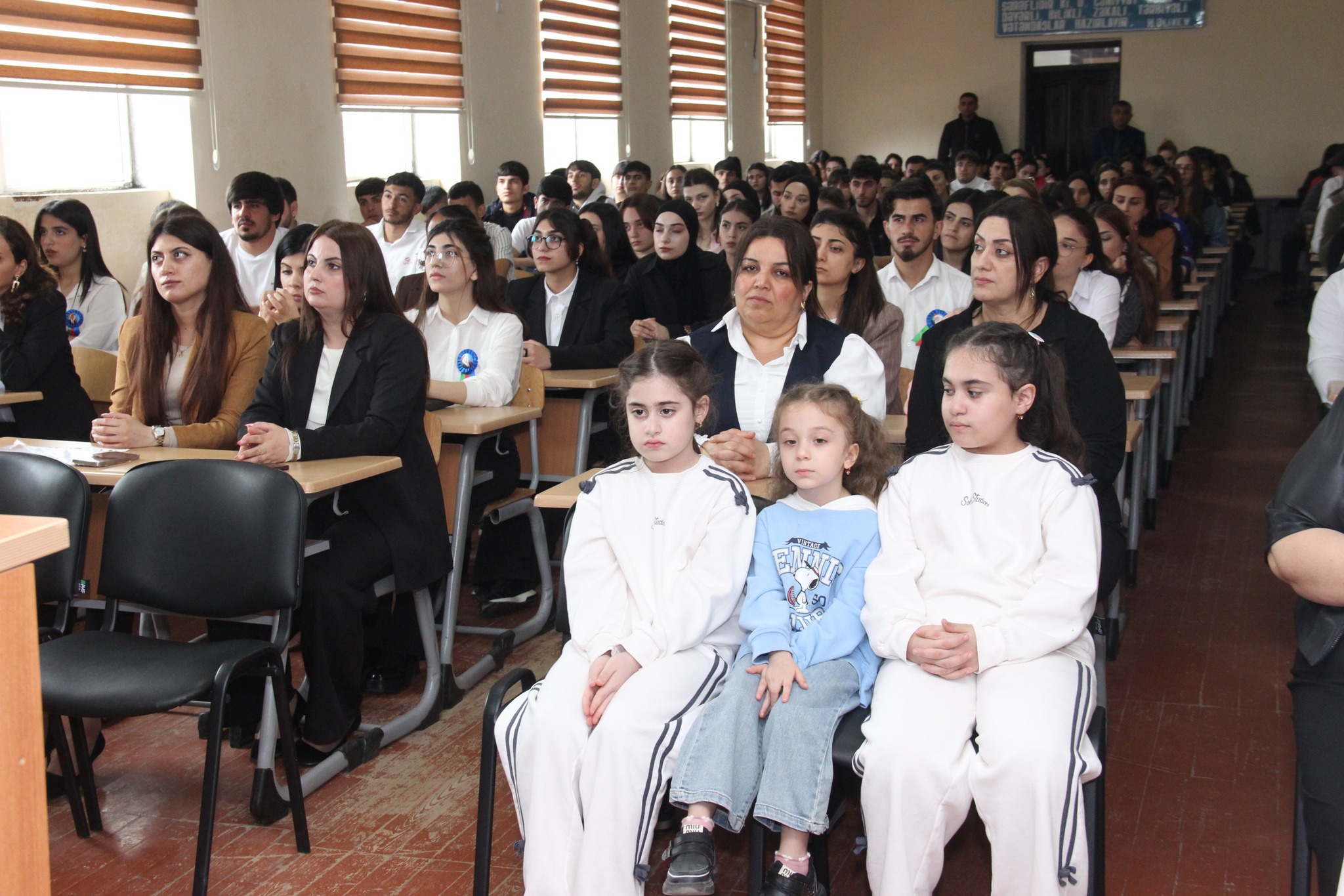 Kollecdə Azərbaycan xalqının Ümummilli Lideri Heydər Əliyevin anadan olmasının 103-cü ildönümünə həsr olunmuş konfrans