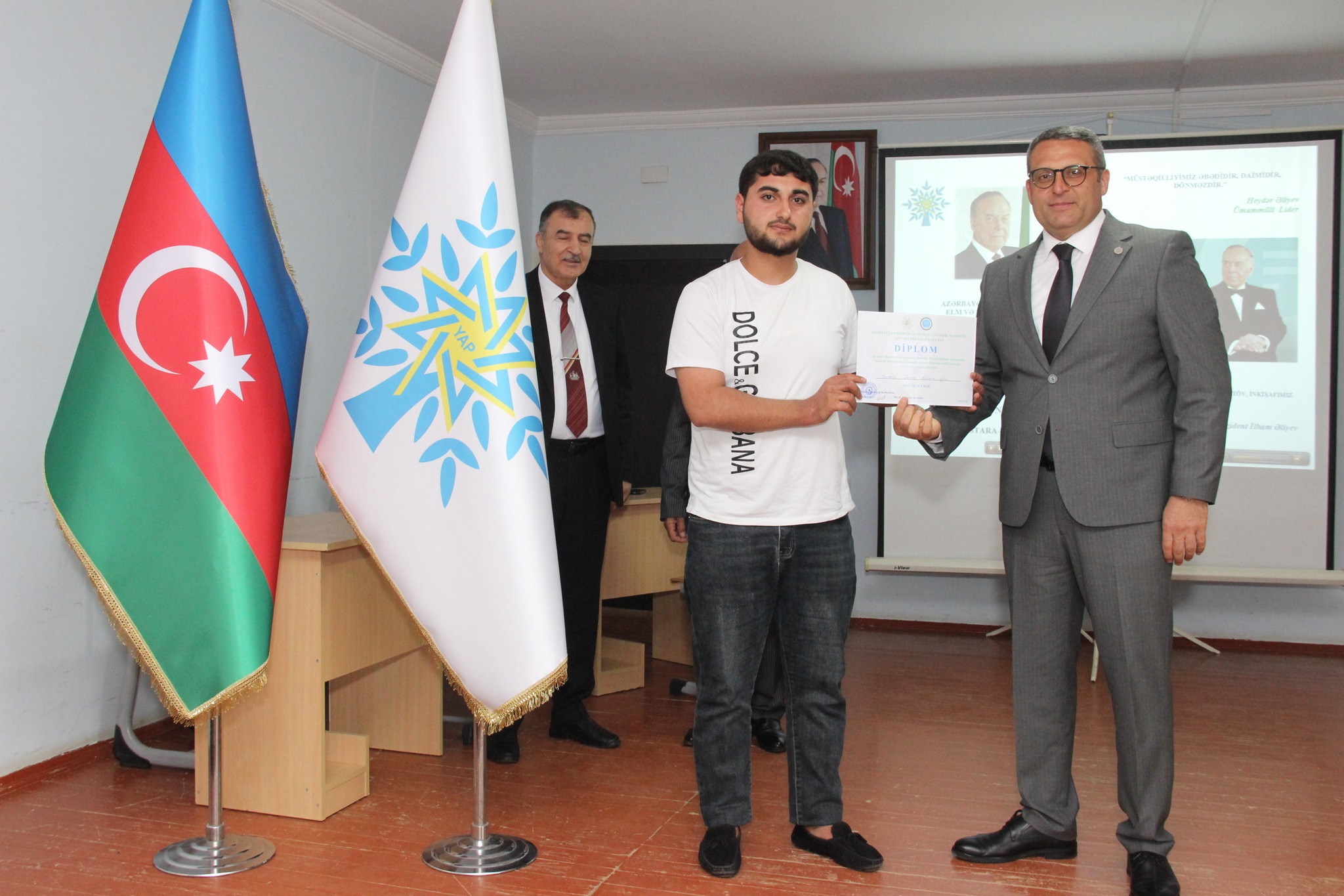 Kollecdə Azərbaycan xalqının Ümummilli Lideri Heydər Əliyevin anadan olmasının 103-cü ildönümünə həsr olunmuş konfrans