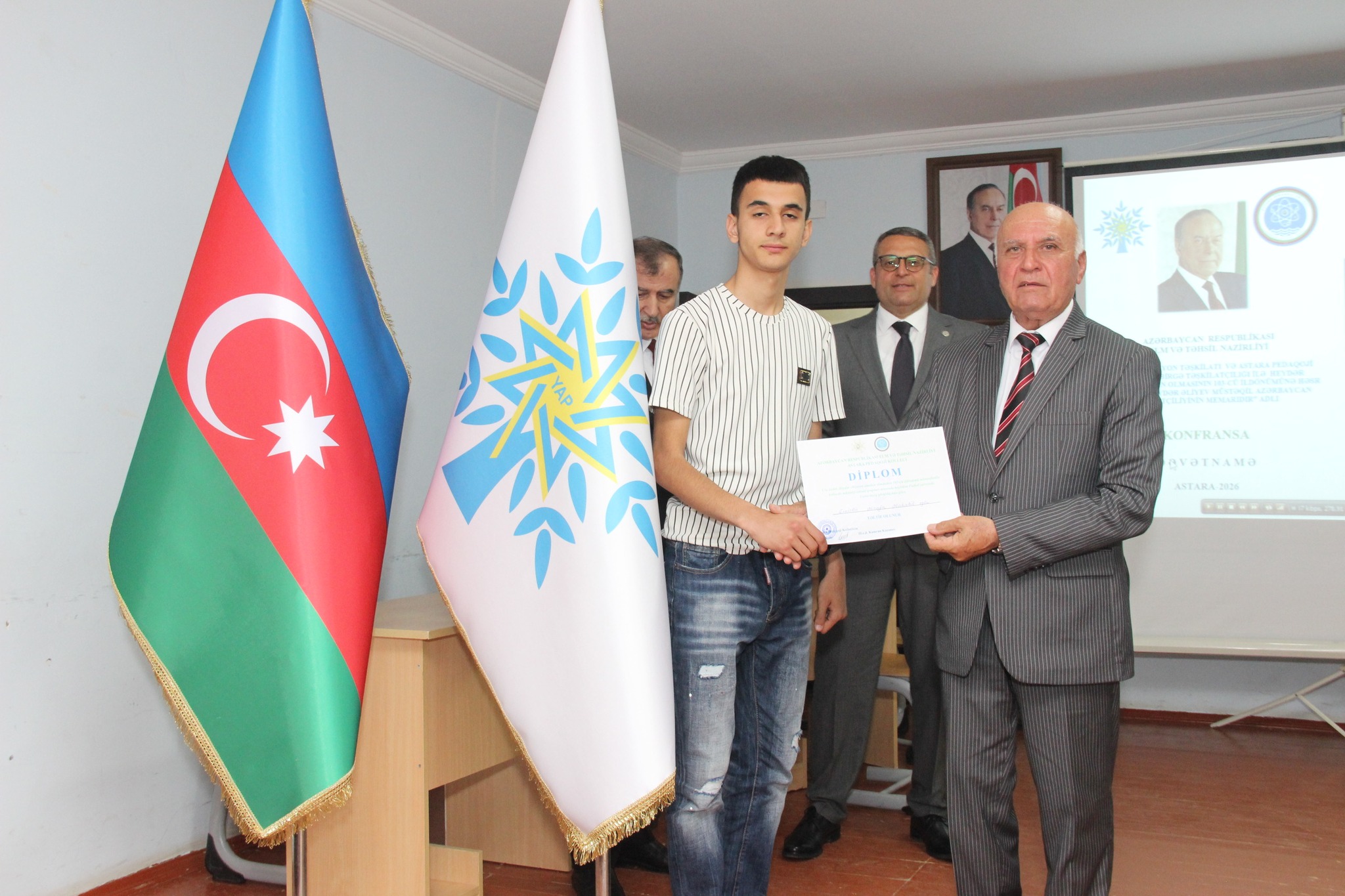 Kollecdə Azərbaycan xalqının Ümummilli Lideri Heydər Əliyevin anadan olmasının 103-cü ildönümünə həsr olunmuş konfrans
