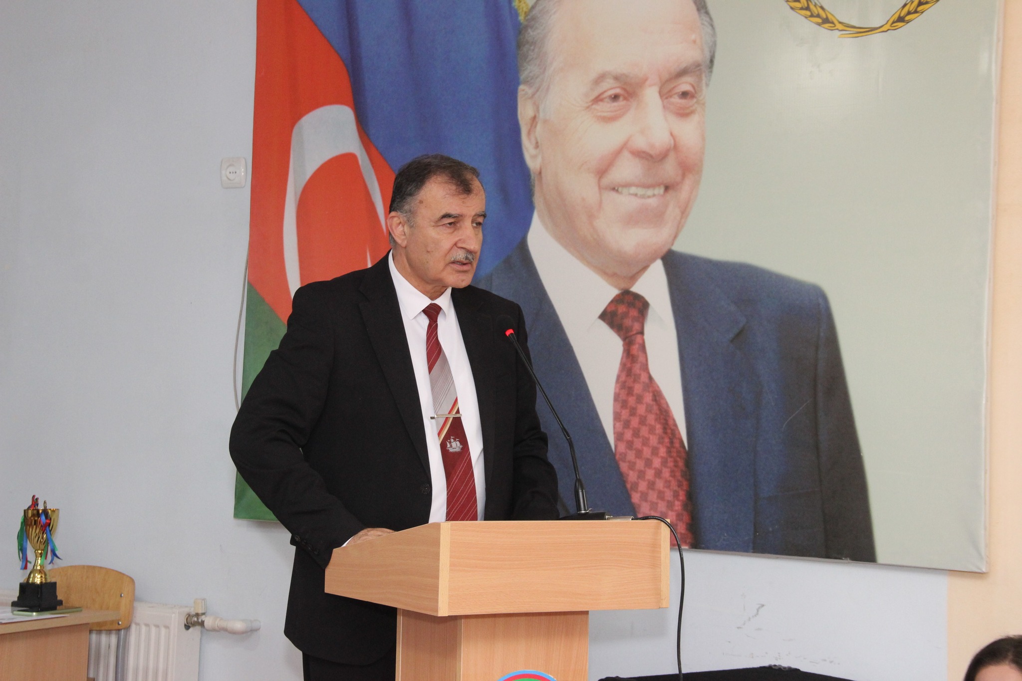 Kollecdə Azərbaycan xalqının Ümummilli Lideri Heydər Əliyevin anadan olmasının 103-cü ildönümünə həsr olunmuş konfrans