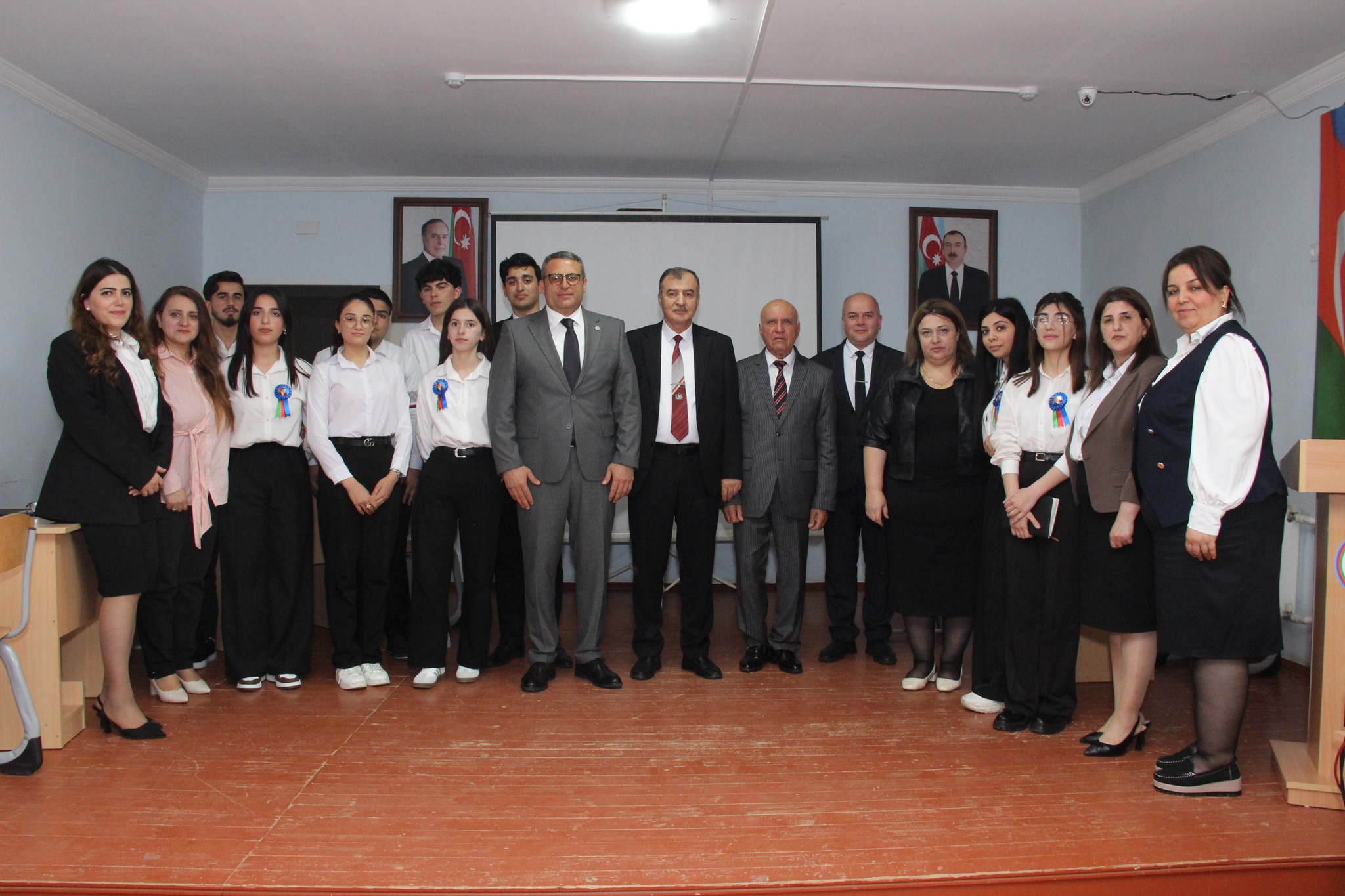 Kollecdə Azərbaycan xalqının Ümummilli Lideri Heydər Əliyevin anadan olmasının 103-cü ildönümünə həsr olunmuş konfrans